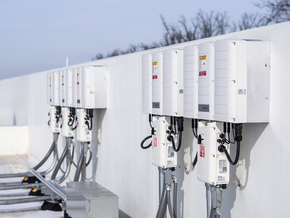 Commercial solar inverter equipment
