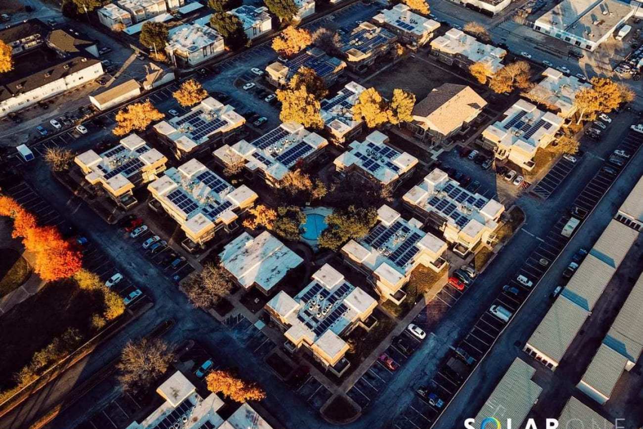 Large-scale commercial rooftop solar installation eligible for federal tax incentives
