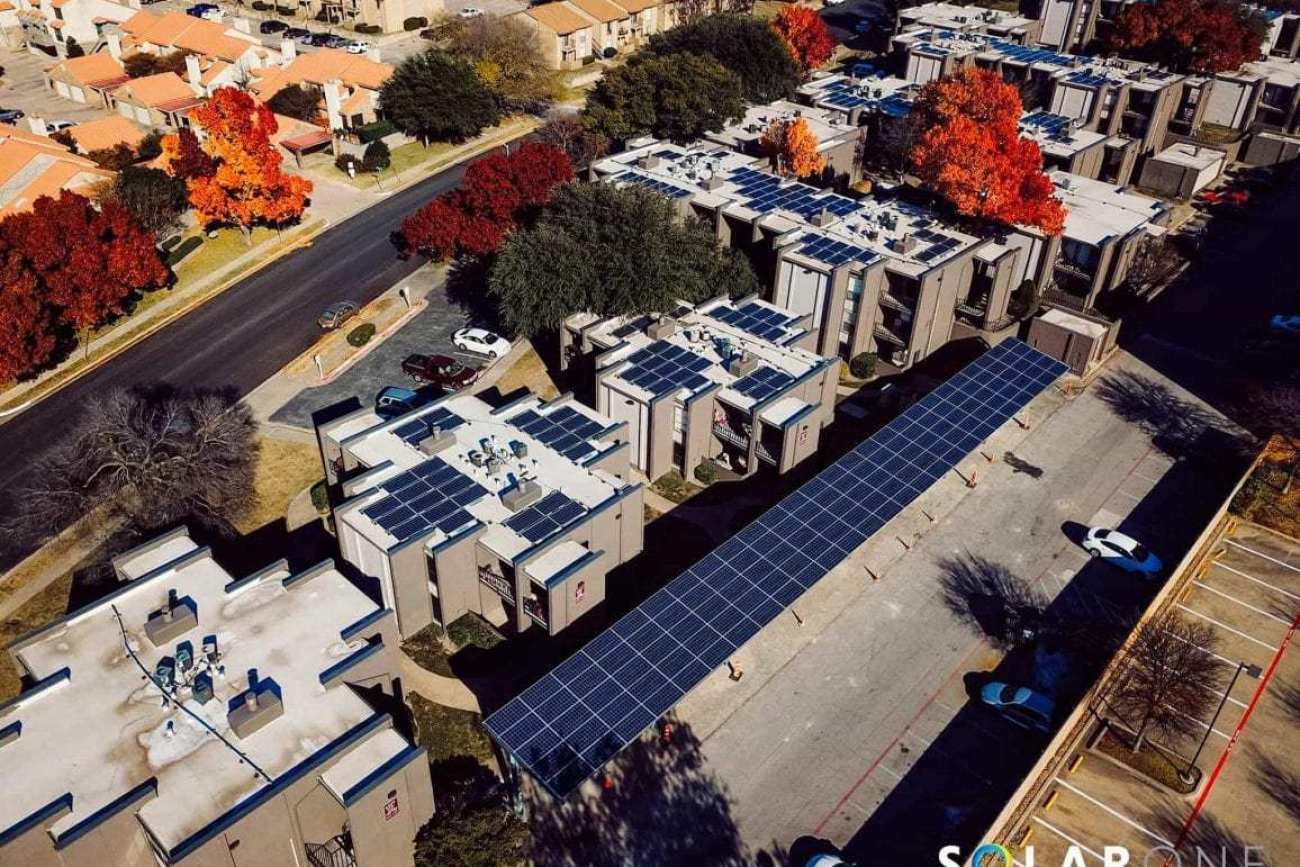 Commercial rooftop solar installation